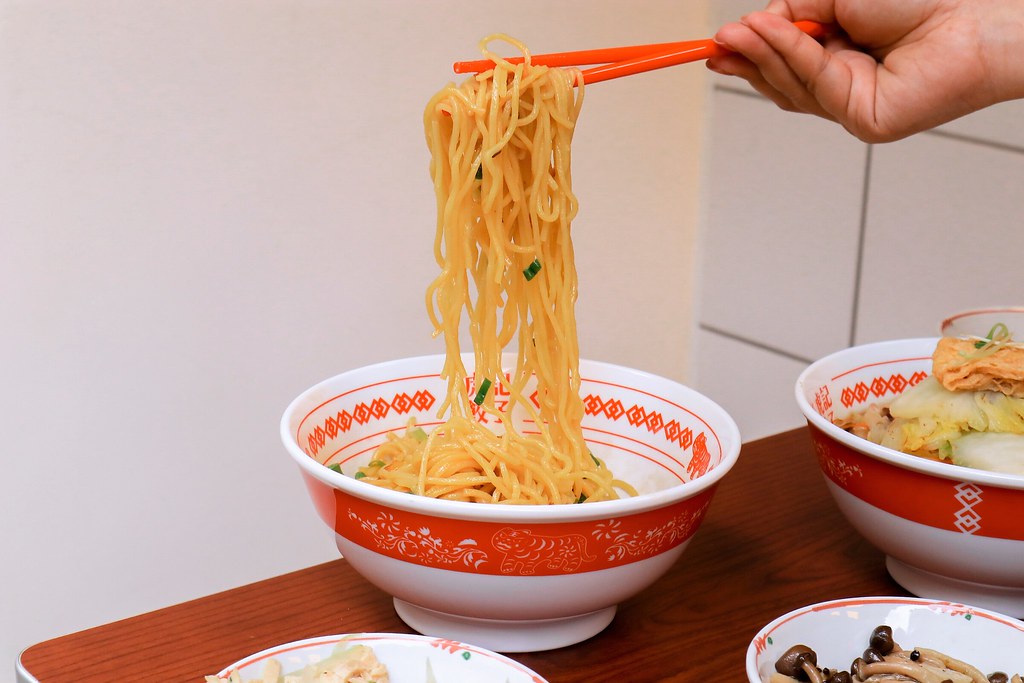 虎記餃子:外帶主餐50元起，餃子控看過來，日式脆皮一口煎餃，超Q彈蔬菜拉麵&福岡冰涼炸雞都在這/台北世貿美食 @女子的休假計劃
