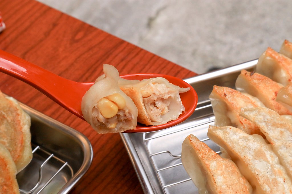 虎記餃子:外帶主餐50元起，餃子控看過來，日式脆皮一口煎餃，超Q彈蔬菜拉麵&福岡冰涼炸雞都在這/台北世貿美食 @女子的休假計劃
