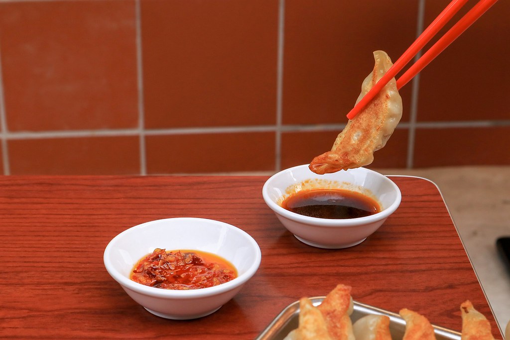 虎記餃子:外帶主餐50元起，餃子控看過來，日式脆皮一口煎餃，超Q彈蔬菜拉麵&福岡冰涼炸雞都在這/台北世貿美食 @女子的休假計劃