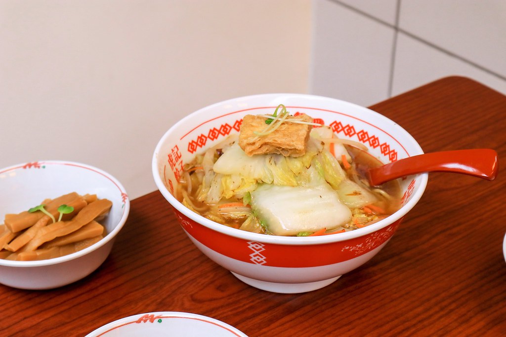 虎記餃子:外帶主餐50元起，餃子控看過來，日式脆皮一口煎餃，超Q彈蔬菜拉麵&福岡冰涼炸雞都在這/台北世貿美食 @女子的休假計劃