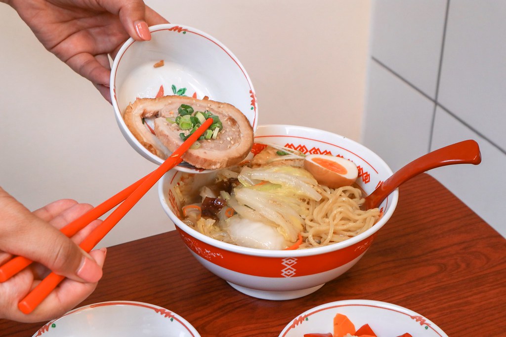虎記餃子:外帶主餐50元起，餃子控看過來，日式脆皮一口煎餃，超Q彈蔬菜拉麵&福岡冰涼炸雞都在這/台北世貿美食 @女子的休假計劃