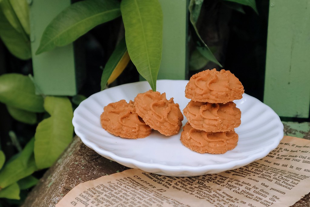 【台中必買伴手禮】鴻鼎菓子：把最好的都揉進麵糰裡，一口接著一口似飲一杯真奶茶的酥鬆曲奇餅。 @女子的休假計劃