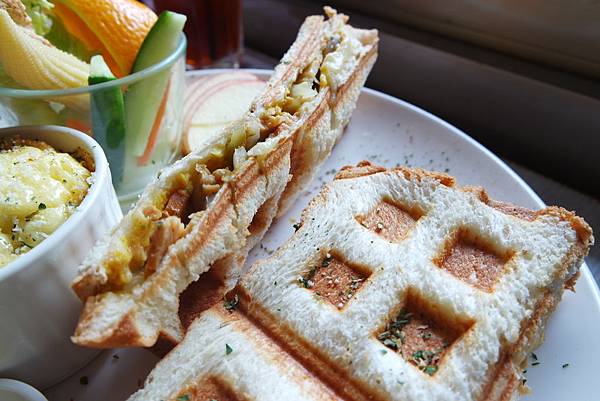【西門町咖啡廳】貳拾陸巷Somebody CAFE /森林系餐廳 /插畫家咖啡廳 @女子的休假計劃