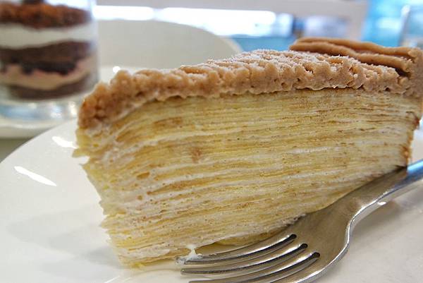 【台南．東區】深藍咖啡館，號稱蛋糕界LV千層蛋糕及大人口味黑森林蛋糕，早茶開始就在當貴婦 @女子的休假計劃
