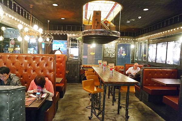 紐澳良小廚/世貿店，美式復古風格NOLA特色餐廳|人氣楓糖炸雞|肯瓊肋眼牛排|台北101/世貿站 @女子的休假計劃