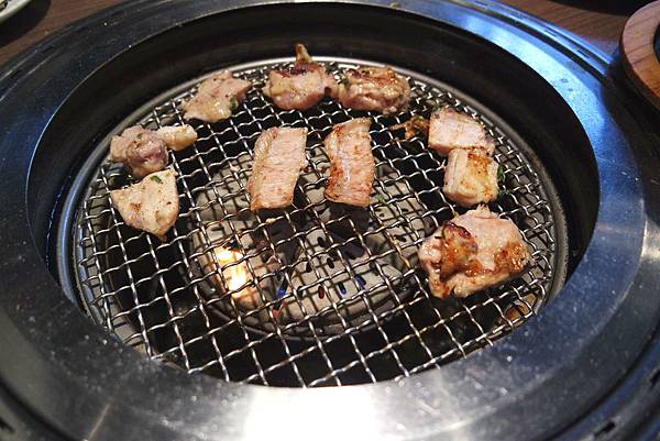 [台中南屯區] 關西風格主題燒肉店~燒肉風間 Kazama TripAdvisor 推薦 NO.1/A9和牛台中美食 @女子的休假計劃