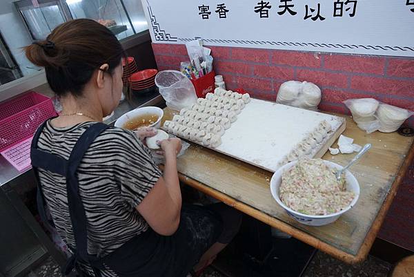 阿忠牛肉麵/新莊老字號美味飄香26年，雙重享受咀嚼多汁牛肉塊與大份量牛肉湯麵 @女子的休假計劃