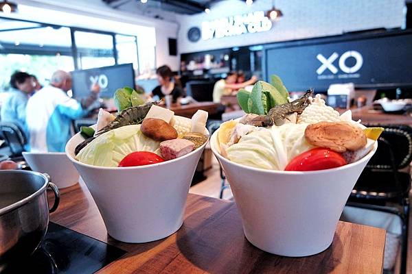 XO SHABU SHABU，在黑白時髦火鍋店涮出精選食材與私房XO醬料的美味|永和|永安市場站 @女子的休假計劃