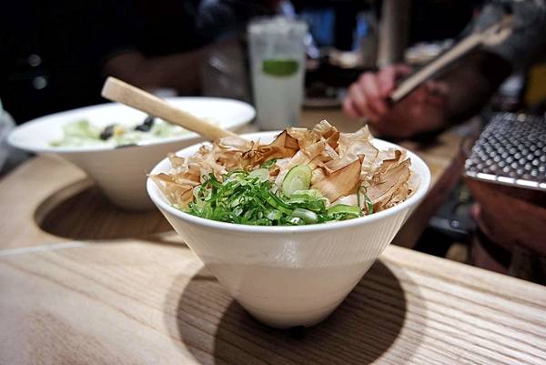 肉你好Yoloniku-燒肉串炸專門店，深夜食堂下班小酌好所在|小鮮肉服務|行天宮|中山國小站 @女子的休假計劃