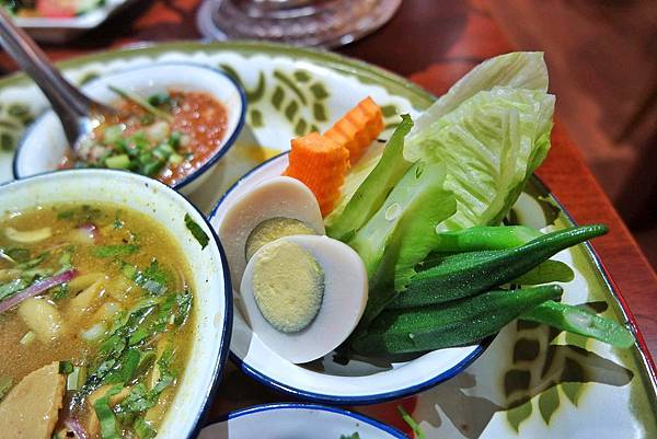 心泰原創泰國料理：正宗道地的泰北菜/信義安和站美食/外帶 @女子的休假計劃