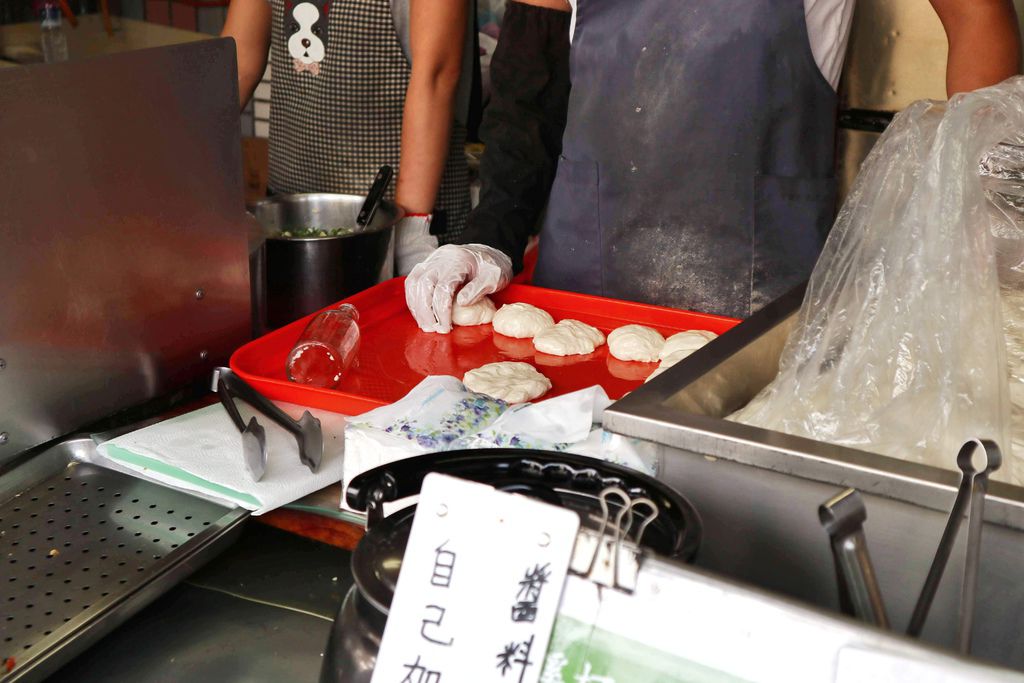 【宜蘭美食】柯氏蔥油餅｜觀光客必來朝聖排隊美食 /宜蘭礁溪美食/外帶 @女子的休假計劃