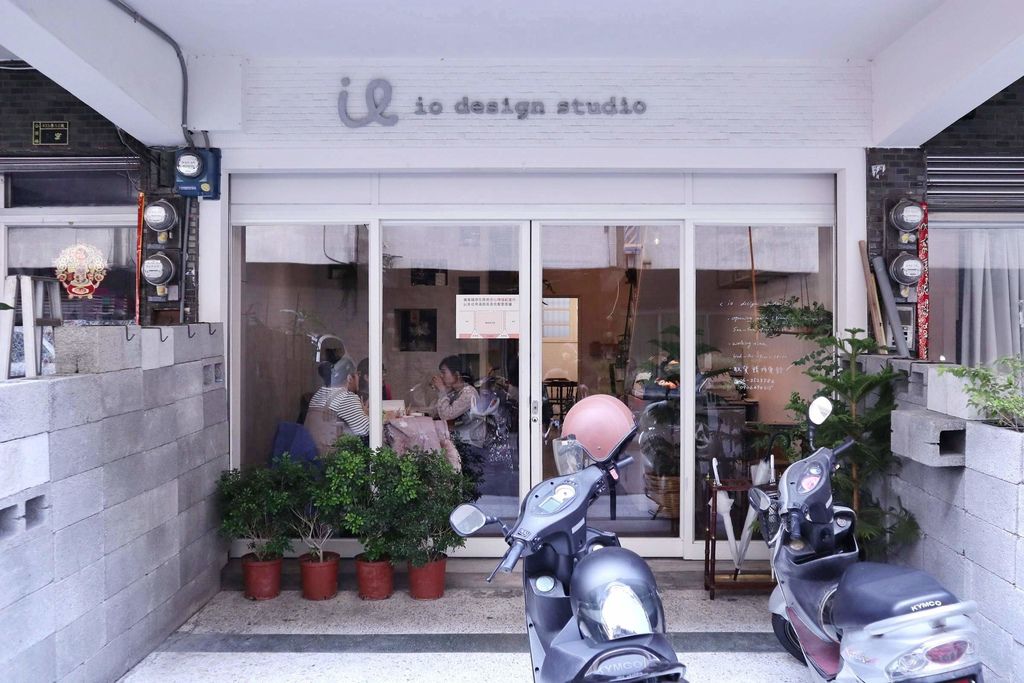 台南北區 | io design studio，假日限定預約制下午茶，16種口味手工千層蛋糕 ，早午餐2018/4/22後暫停供餐 @女子的休假計劃