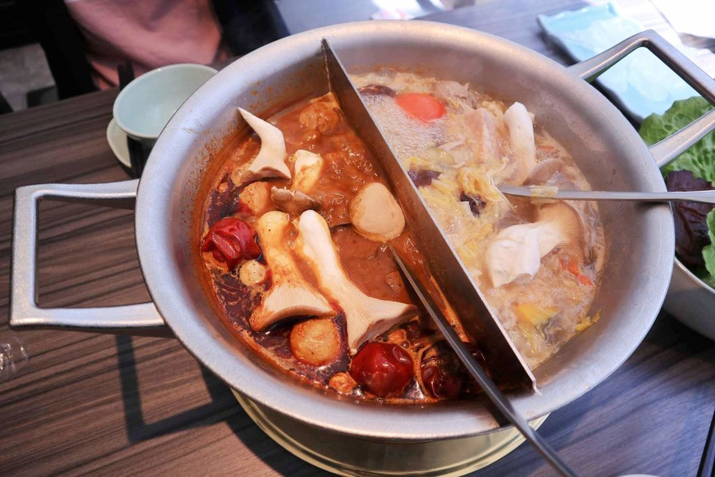 台北中山火鍋 | 青花驕麻辣火鍋，九葉青花椒麻、香、辣風味 /王品 @女子的休假計劃