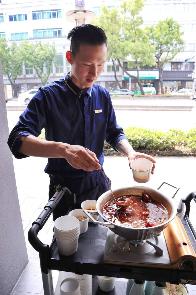 台北中山火鍋 | 青花驕麻辣火鍋，九葉青花椒麻、香、辣風味 /王品 @女子的休假計劃