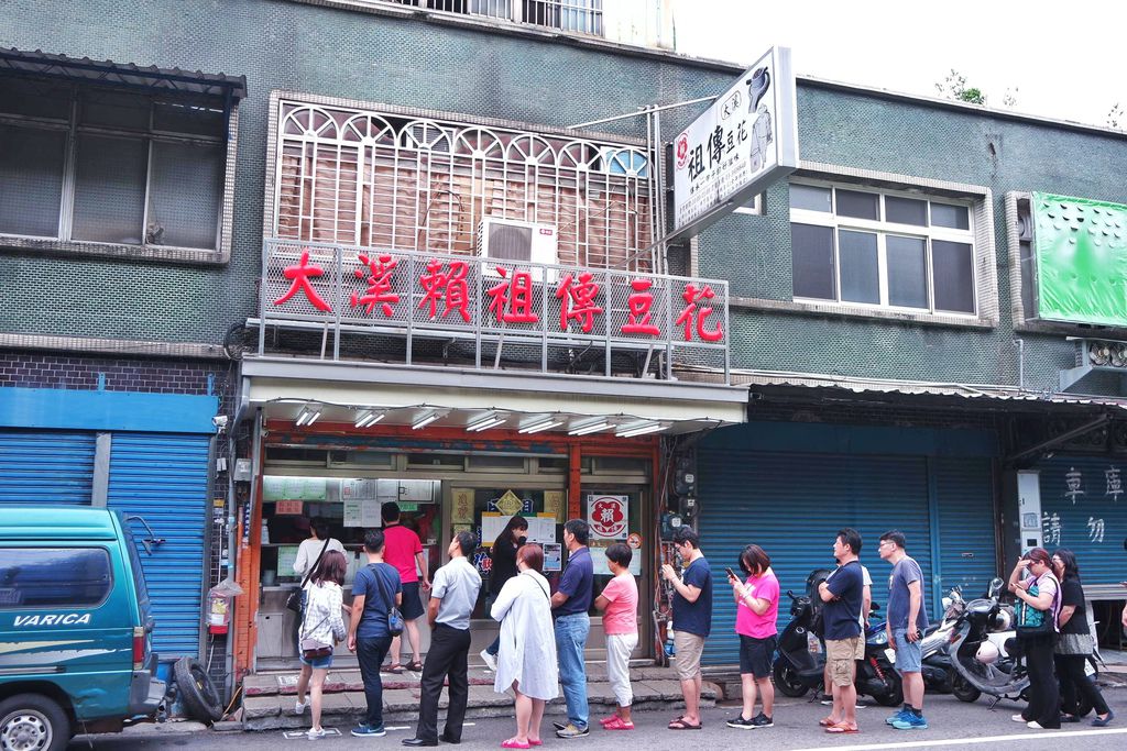 大溪賴祖傳豆花，在地60年人氣排隊美食，黑豆花人氣必點/桃園大溪豆花/外帶 @女子的休假計劃