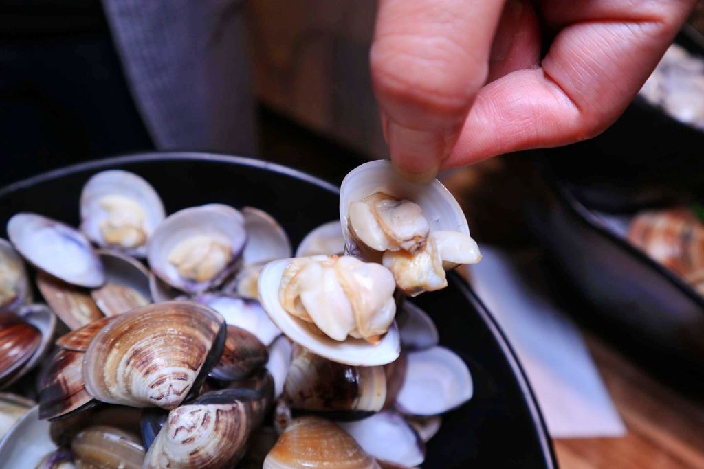 【台北松山】極蜆鍋物，浮誇系仙氣海鮮盤蜆到成精的海味 |民生社區火鍋 @女子的休假計劃