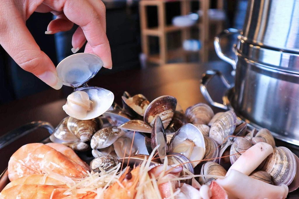 蒸翻天海鮮蒸氣火鍋餐廳，超霸氣威猛海鮮塔/林口美食【林口海鮮餐廳】 @女子的休假計劃