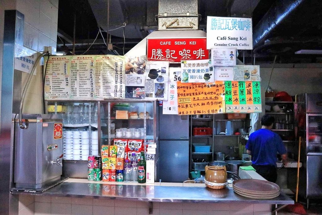 【澳門美食】勝記咖啡，老字號煨煮出香滑茶韻 /瓦煲奶茶 /議事亭前美食 @女子的休假計劃