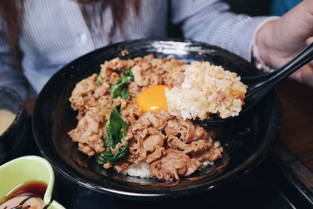 【台北中山站】新丼 /冬季限定麻油親子丼 @女子的休假計劃