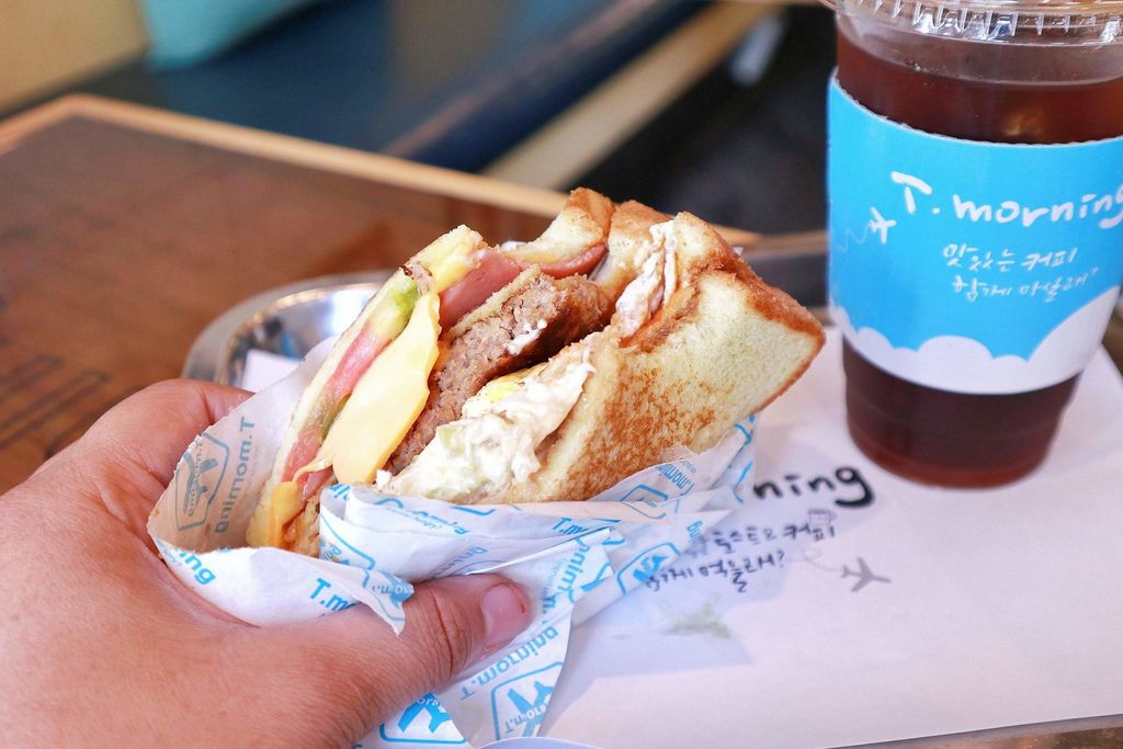 【大邱美食】T.Morning，티모닝偽裝成漢堡堡的三明治/東城路商圈美食 @女子的休假計劃