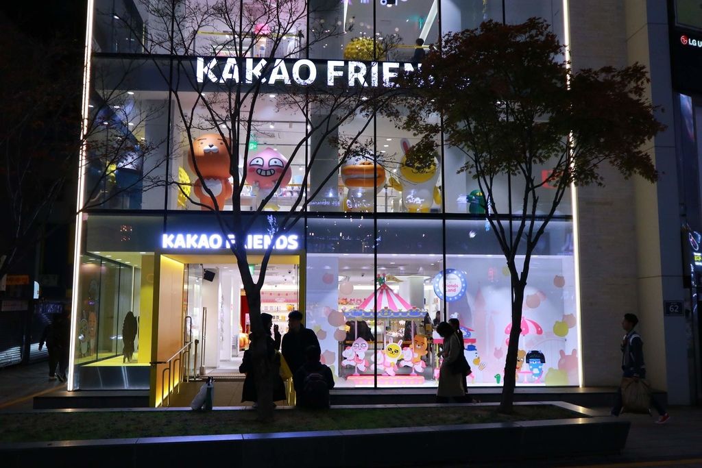 【釜山南浦洞景點】Kakao Friends Store 釜山旗艦店，2023最新資訊(交通) @女子的休假計劃