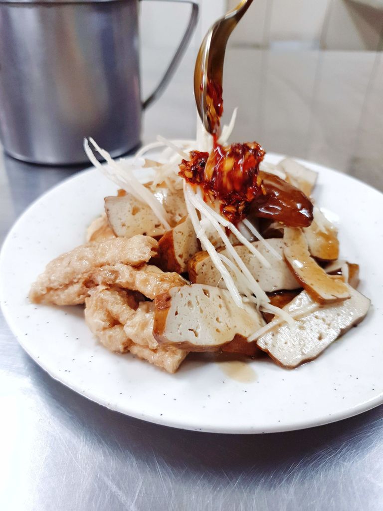 福州乾拌麵｜在地人都是點一套配小菜/中和環球美食(外帶) @女子的休假計劃