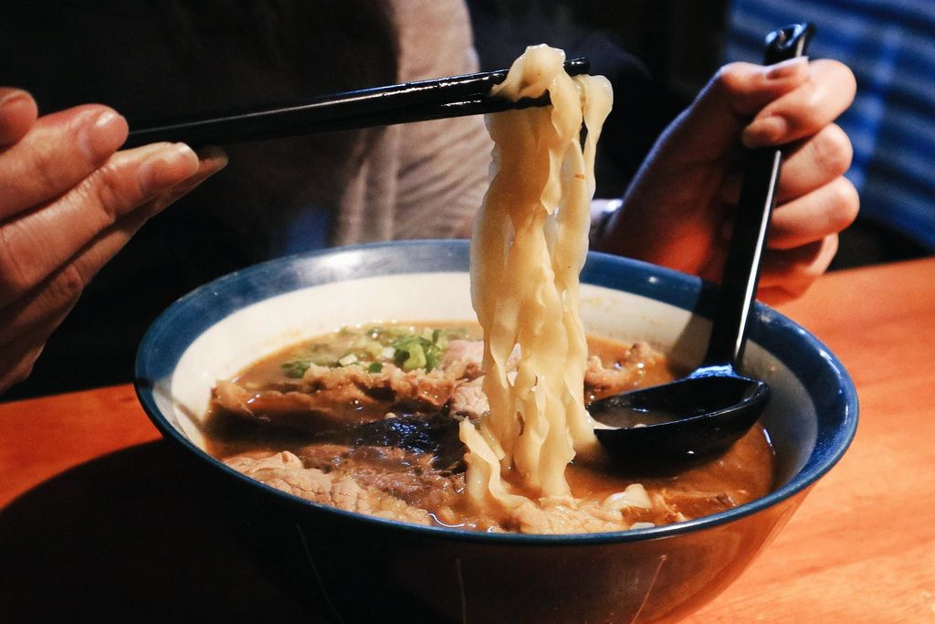 【宜蘭火車站美食】九條牛牛肉麵-宜蘭總店：超豪華隱藏版牛肉麵 @女子的休假計劃