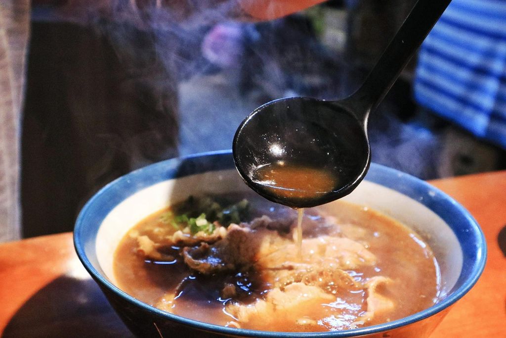 【宜蘭火車站美食】九條牛牛肉麵-宜蘭總店：超豪華隱藏版牛肉麵 @女子的休假計劃