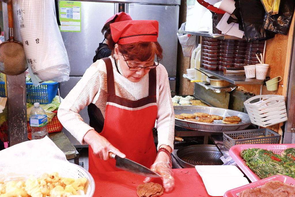 【韓國大邱美食】珍味煎餅진미찌짐，廉賣市場裡CP值高到美上天的銅板美食 /半月堂站 @女子的休假計劃