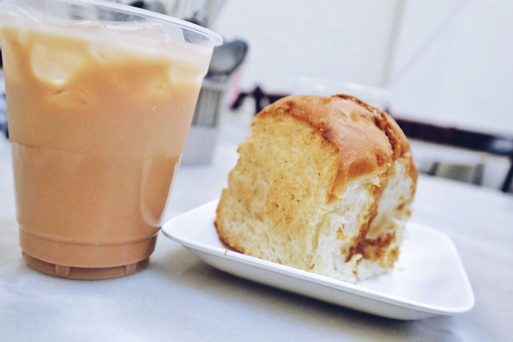 【新加坡美食】喜園咖啡 YY Kafei Dian，每日喚醒在地人的早晨是一口咖椰吐司、一杯拉茶。 @女子的休假計劃