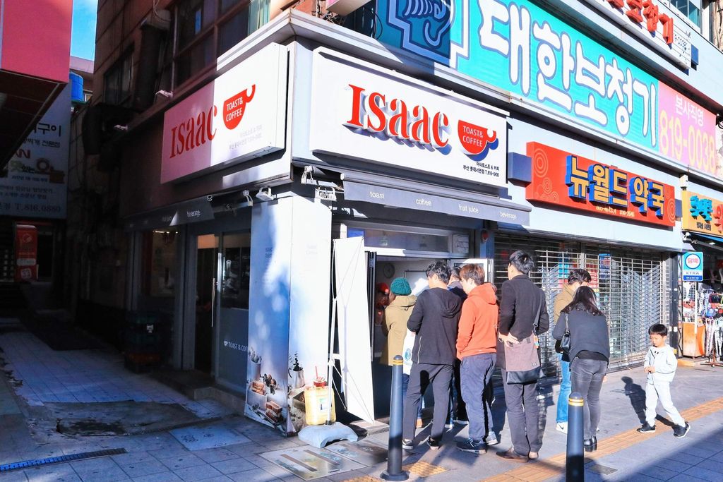 isaac toast & coffee｜韓國早餐吃什麼，韓國第一吐司品牌이삭토스트(外帶) @女子的休假計劃