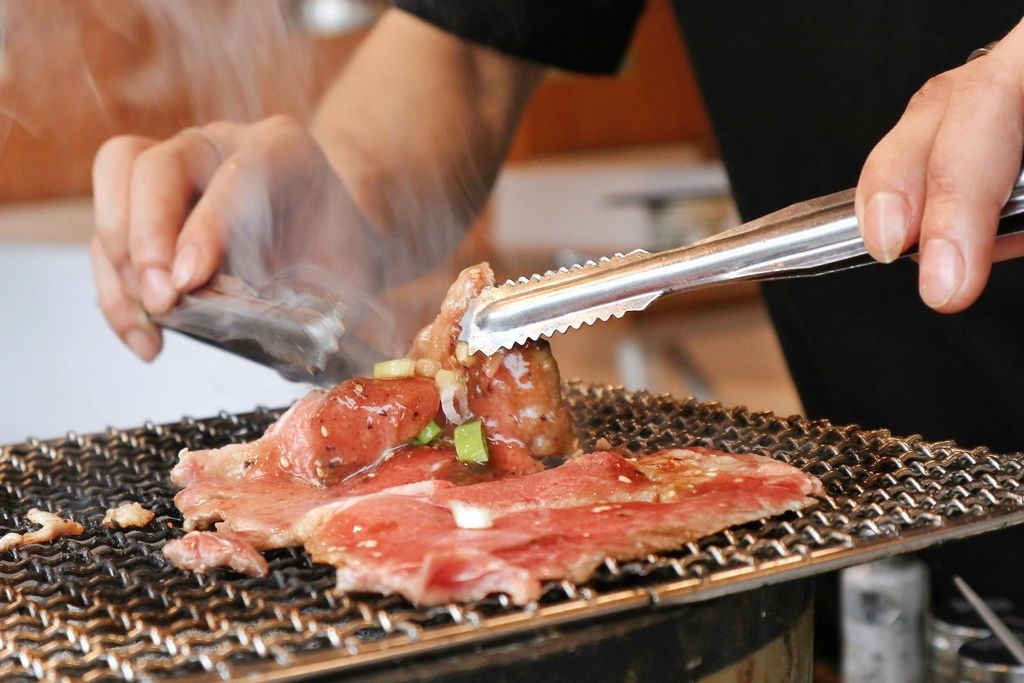 【台北燒烤吃到飽】胖肚肚燒肉吃到飽，越晚越熱鬧平價美味燒烤 /京華城/中山/中和 @女子的休假計劃