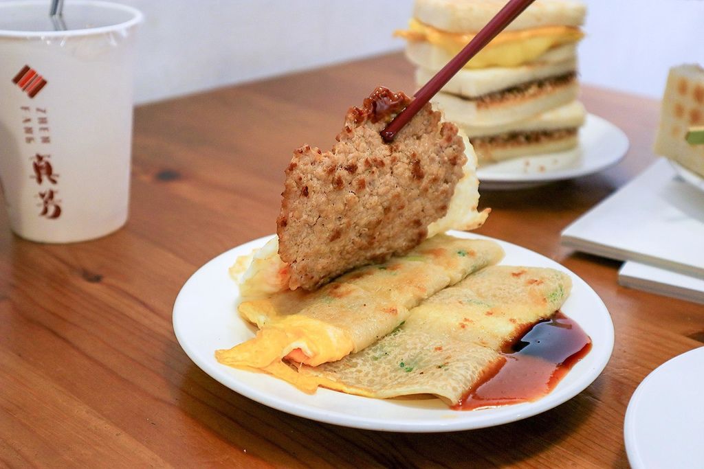 真芳碳烤吐司紅茶牛奶：台北人早起吃早餐還沒吃過這間就落伍了/台北必吃早餐/菜單 @女子的休假計劃