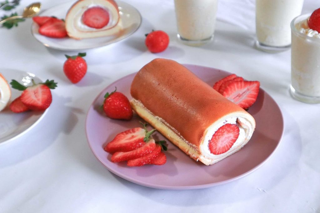 【低碳食譜、低酮甜點】草莓布丁奶酪/草莓生乳捲/巧克力杯子蛋糕/生酮甜點/無麵粉 @女子的休假計劃