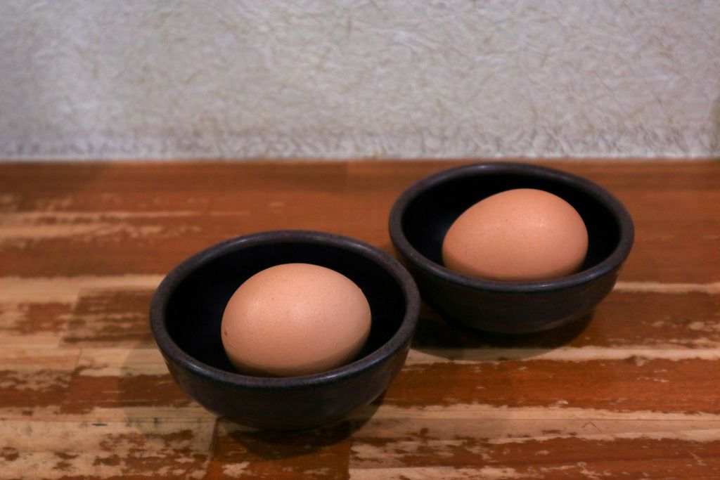 【四國香川】德島拉麵麵王：濃厚黑系湯頭，免費提供生雞蛋，親民的B級美食拉麵。 @女子的休假計劃