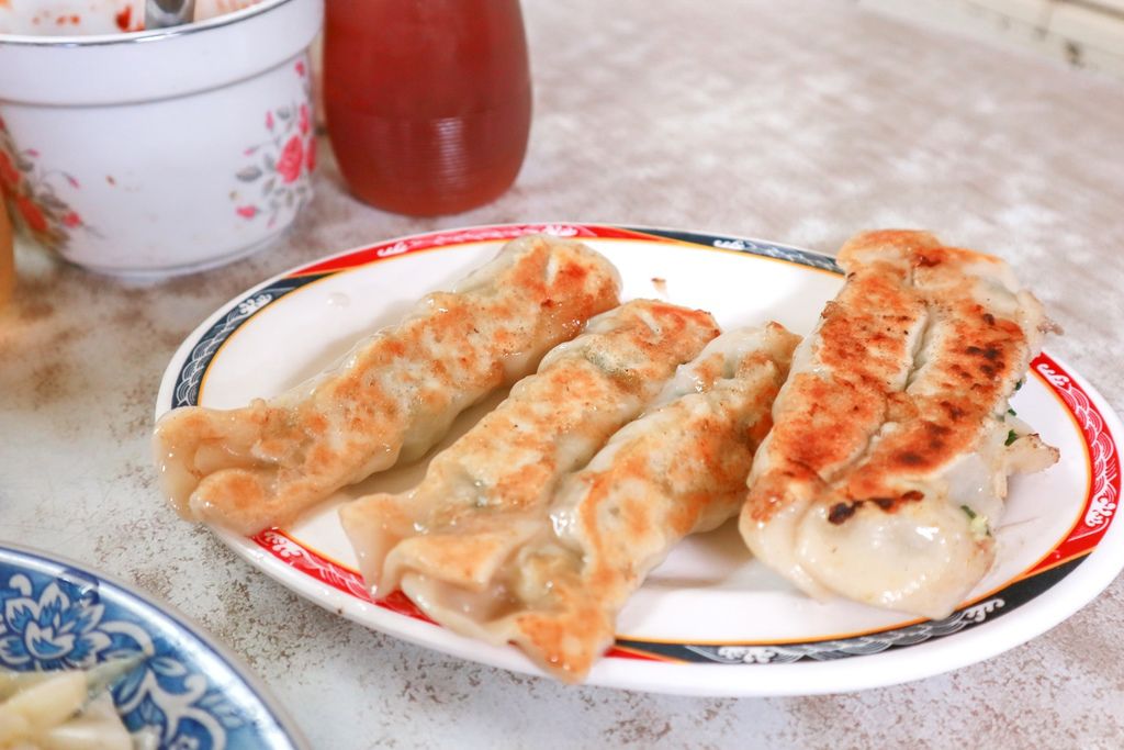 西門店小二，開店50年人氣小吃店！不到百元排骨飯人氣必吃/外帶 @女子的休假計劃