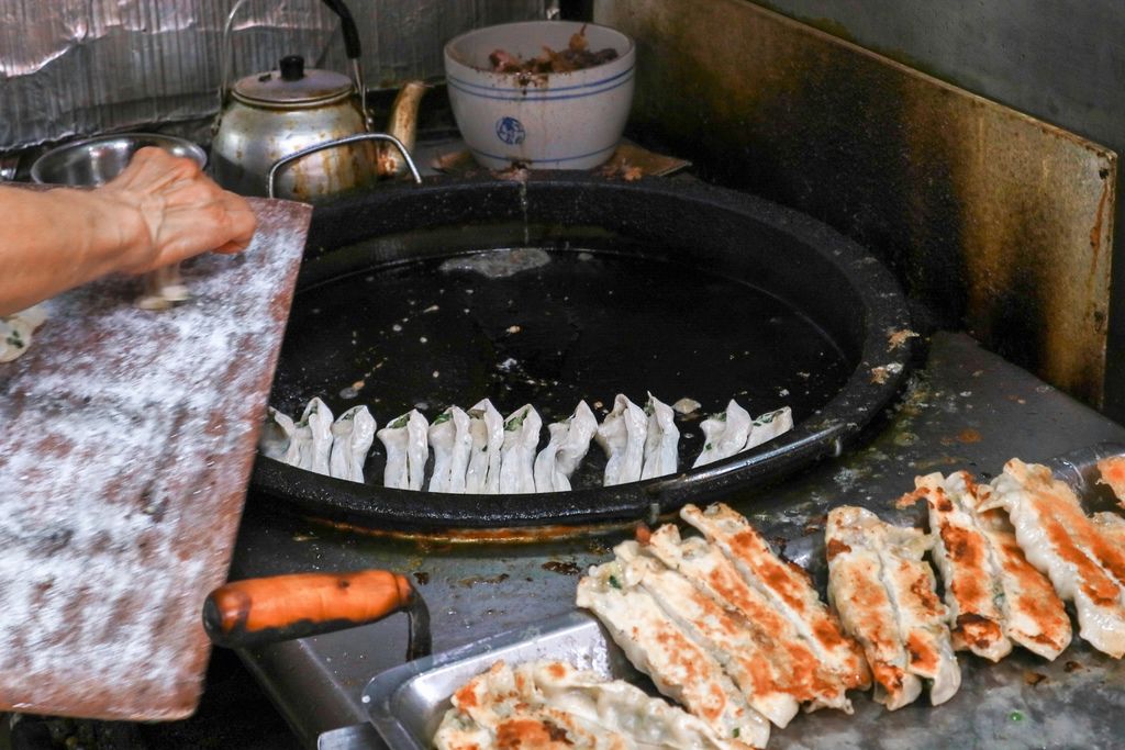西門店小二，開店50年人氣小吃店！不到百元排骨飯人氣必吃/外帶 @女子的休假計劃
