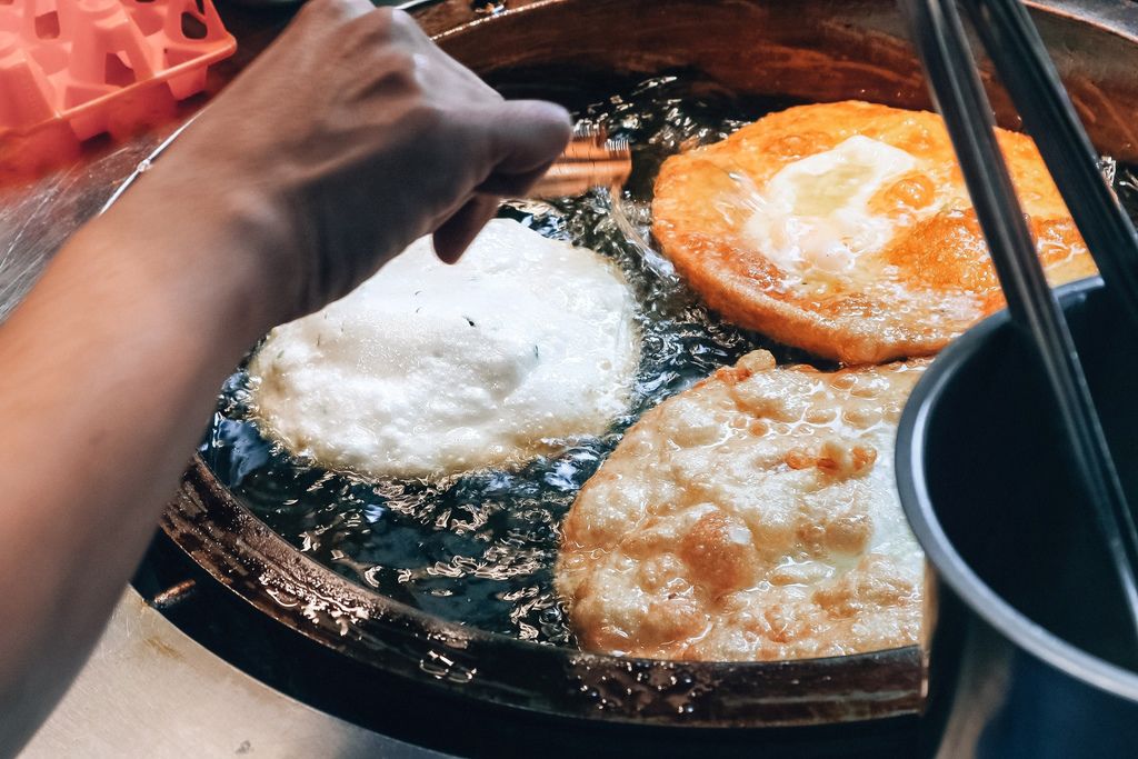 Boom炸蛋蔥油餅：國民銅板人氣小吃，不油膩配方更爽口/新北土城 @女子的休假計劃