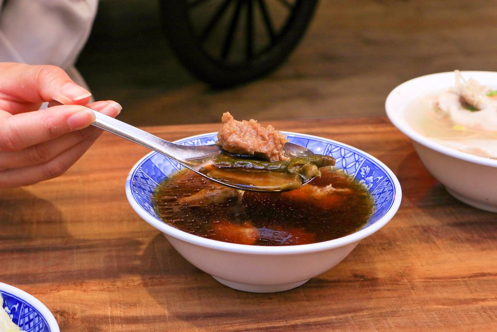 小王煮瓜｜人氣黑金滷肉飯必吃可免費續湯，台北米其林推薦(外帶) @女子的休假計劃
