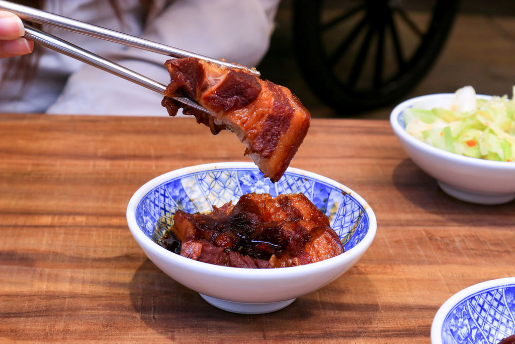 小王煮瓜｜台北米其林推薦必吃黑金滷肉飯、清湯瓜仔肉(外帶) @女子的休假計劃