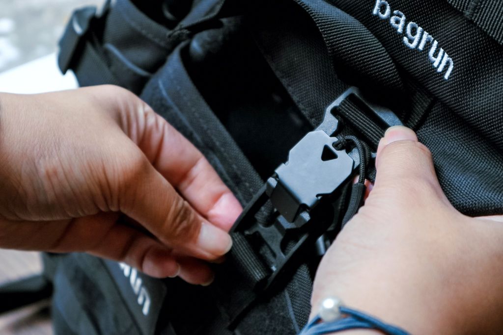 【品味生活】bagrun貝格朗機能包：都會玩家瞬開翻蓋後背包自我主張款。 @女子的休假計劃