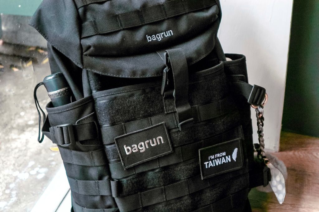 【品味生活】bagrun貝格朗機能包：都會玩家瞬開翻蓋後背包自我主張款。 @女子的休假計劃