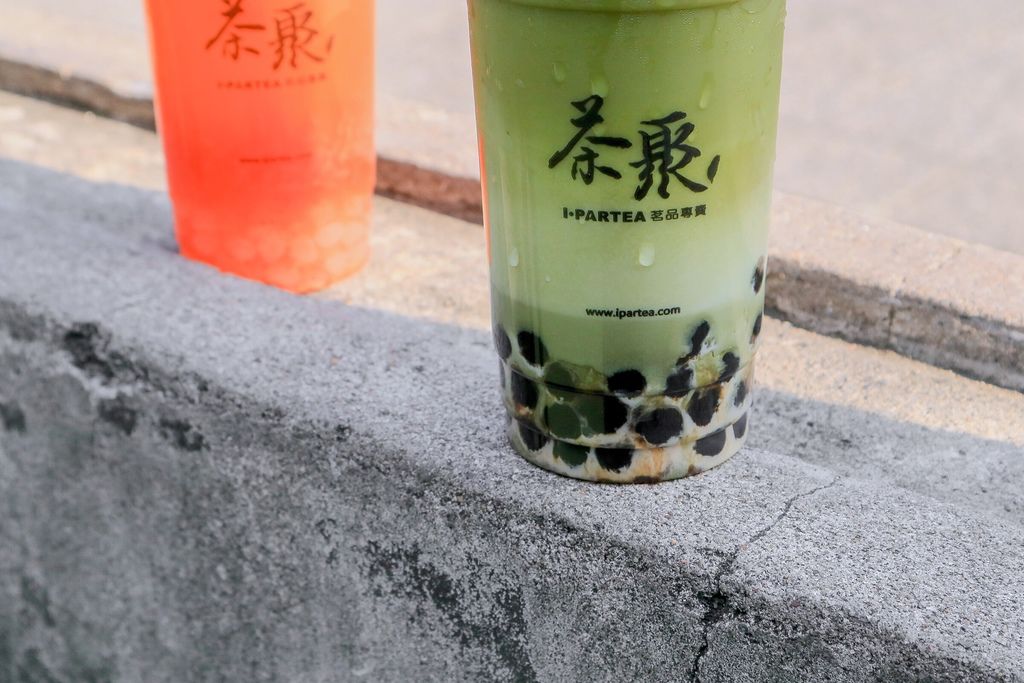 【台北飲料推薦】茶聚茗品：入夏就是要來一杯爽口的踏雪尋莓、沐雲輕熟金萱好茶 /源源鋼藝Hiding飲料杯 @女子的休假計劃