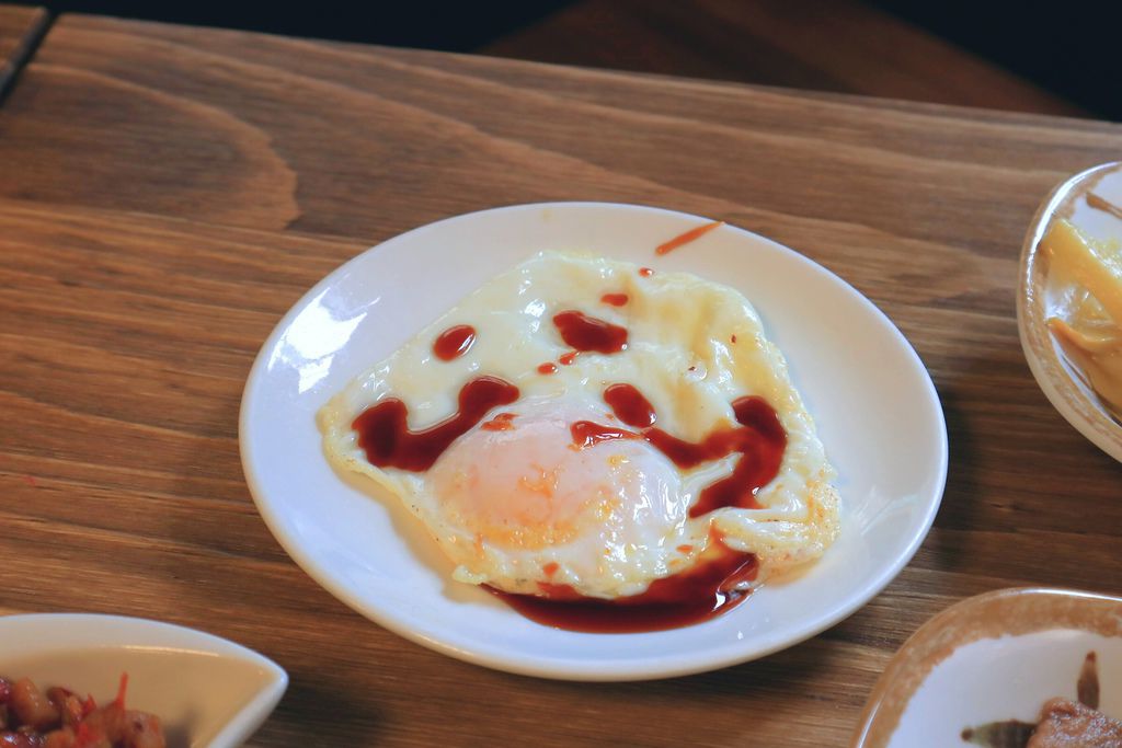 【新北小吃】兩津號雞肉飯，辣的超過癮銷魂十三香果仁椒麻乾拌麵、切盤雞肉都很推 /板橋新埔站美食/外帶 @女子的休假計劃