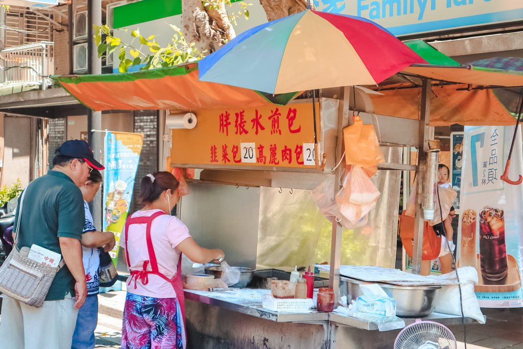 【台北民生社區銅板美食】胖張水煎包：在地人氣排隊美食早餐 @女子的休假計劃