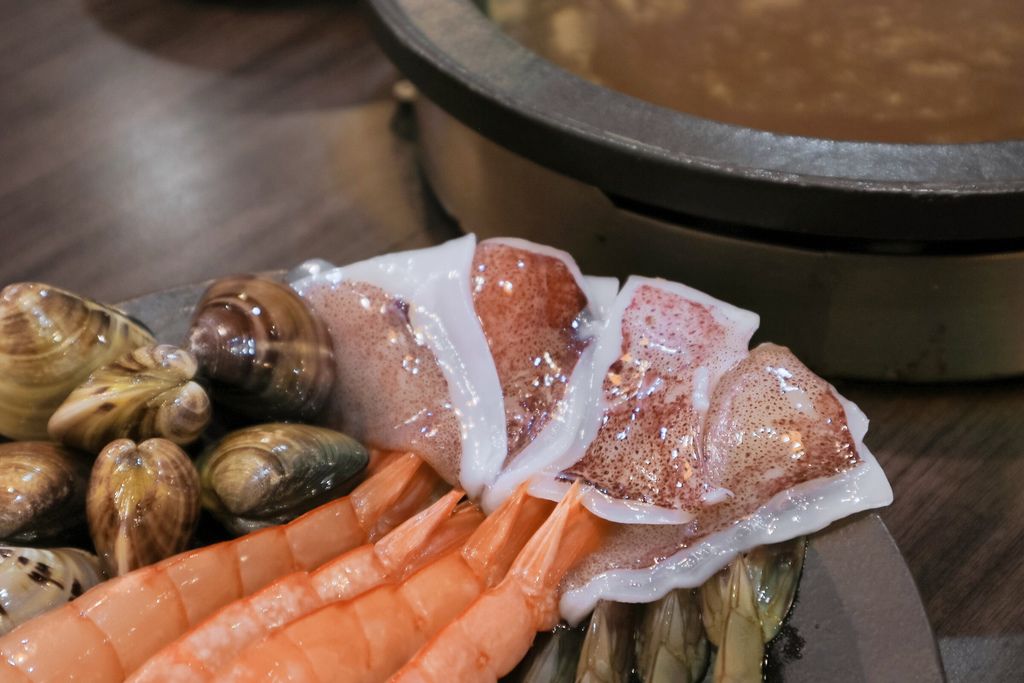 【竹北火鍋吃到飽】鮮稻精緻鍋物：肉食控、海鮮控全都照過來，今天一次讓你吃個夠。 @女子的休假計劃