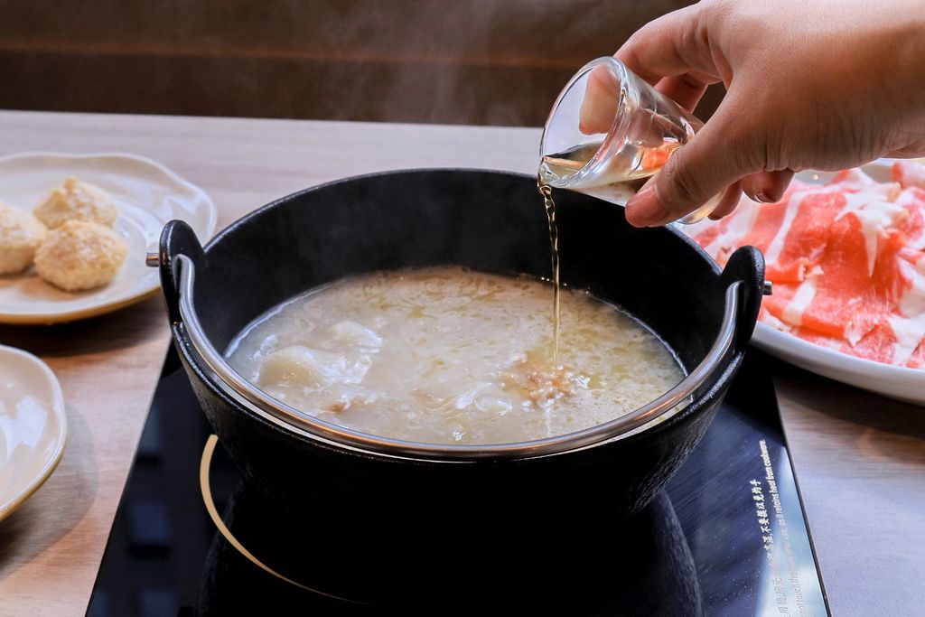 雞湯大叔 忠孝店｜五星法式白蘭地燉雞湯超獨特(外帶) @女子的休假計劃