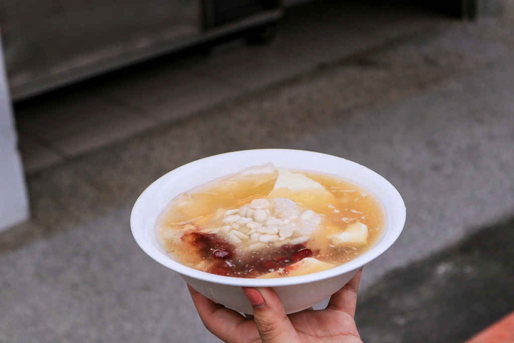 【新北冰品】天天豆花：炎炎夏日來一碗充滿炭燒香的古早味豆花 /板橋在地銅板美食 @女子的休假計劃