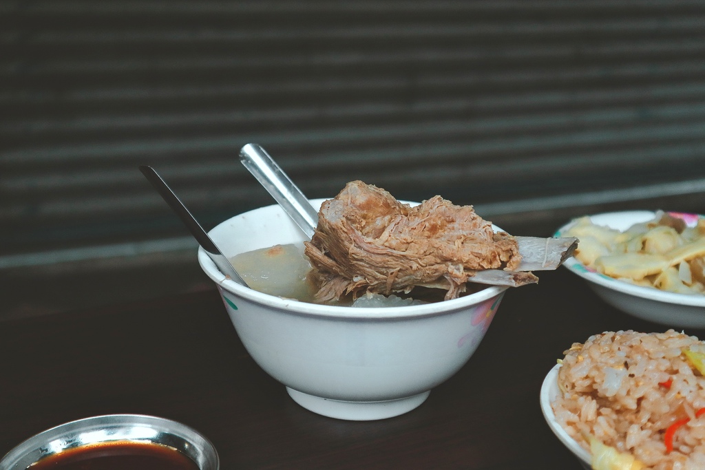 【台北萬華】原汁排骨湯(和平西路)：來萬華必吃這一味，在地台北日常小吃 /龍山寺美食/外帶 @女子的休假計劃