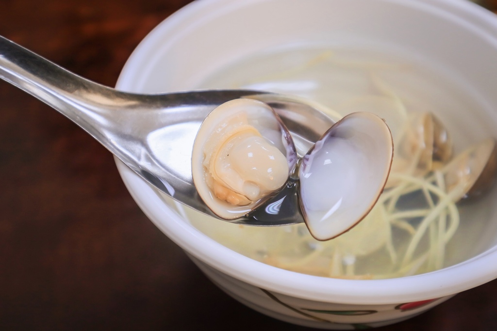 【高雄美食】阿霞燒肉飯：在地人推薦，醬香、炭香味十足不到50元燒肉飯/外帶 @女子的休假計劃